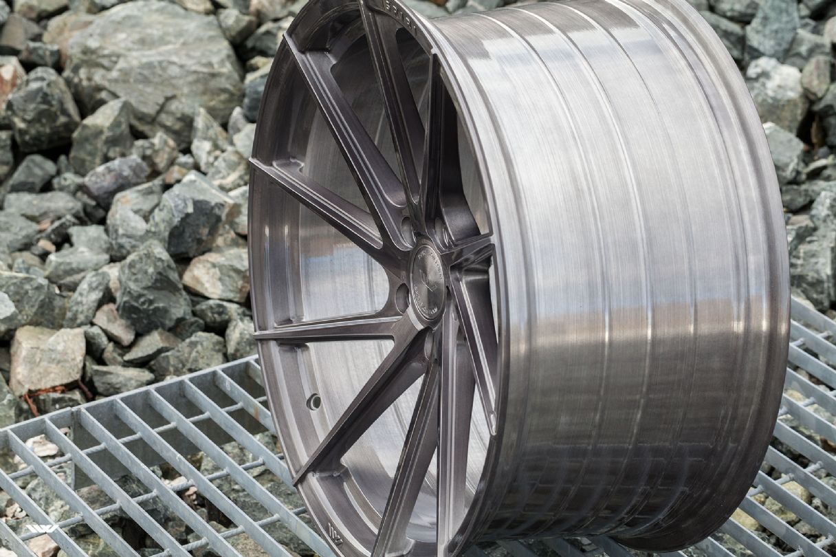 FFR1D Full Brushed Carbon Titanium
