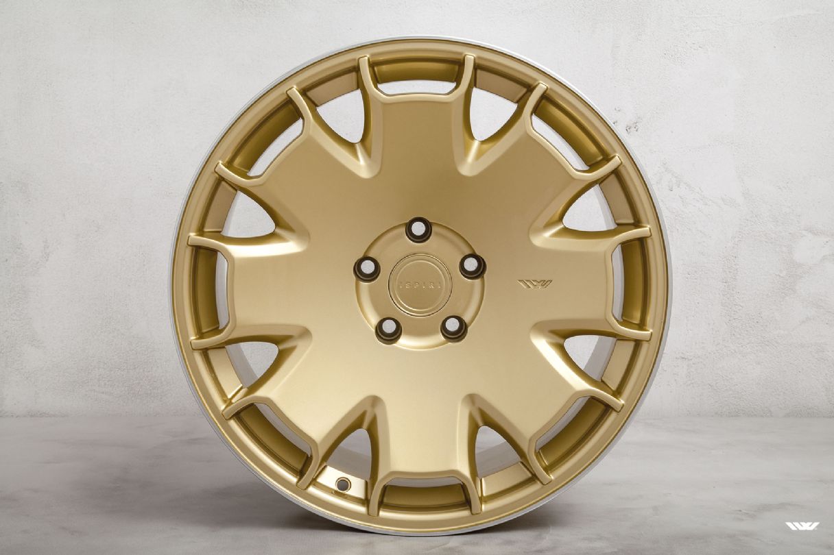 CSR2 Vintage Gold Polished Lip