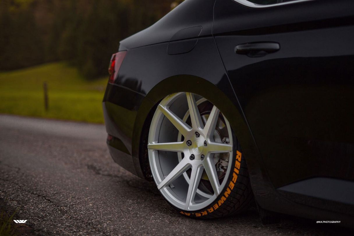 Skoda Superb ISR8