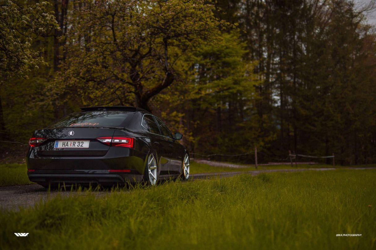 Skoda Superb ISR8